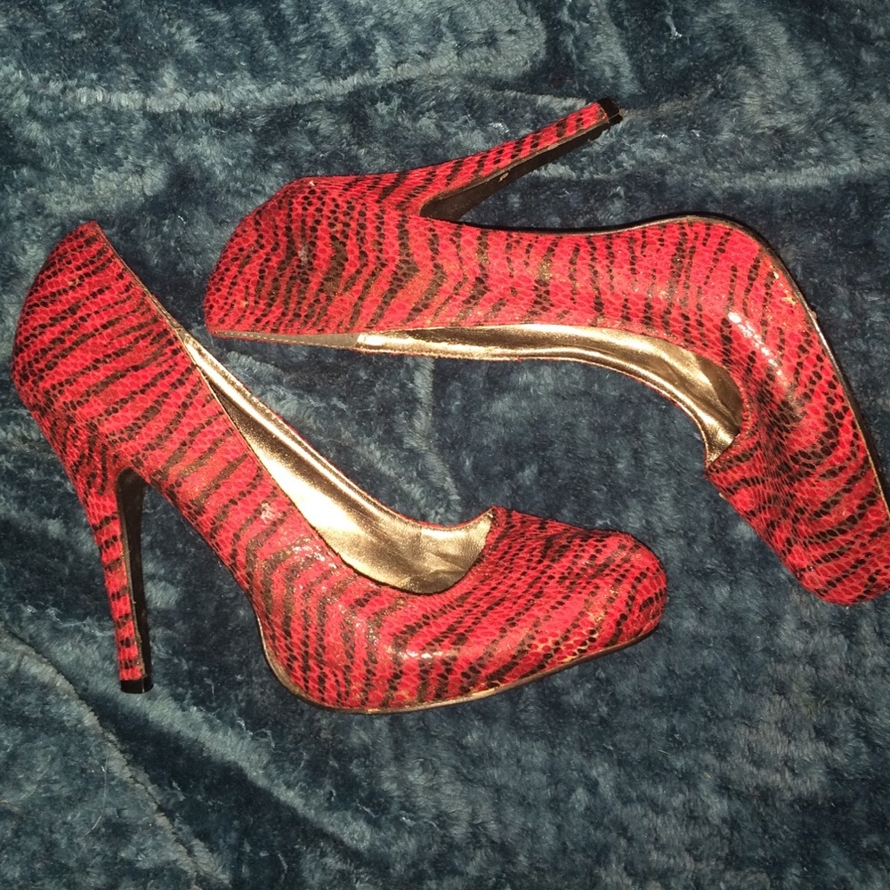 AMAZING HEELS! Size 7..Red/Black snake 4.5 in heel